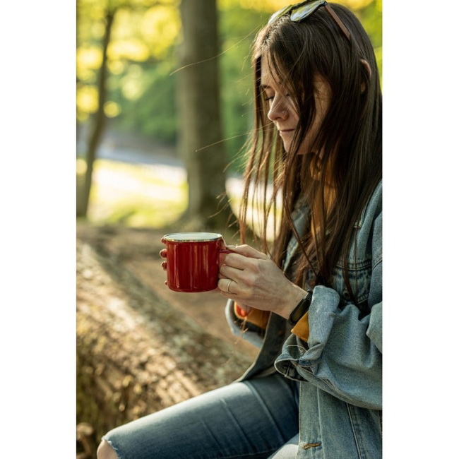 360 ml czarny kubek emaliowany Taeris z logo