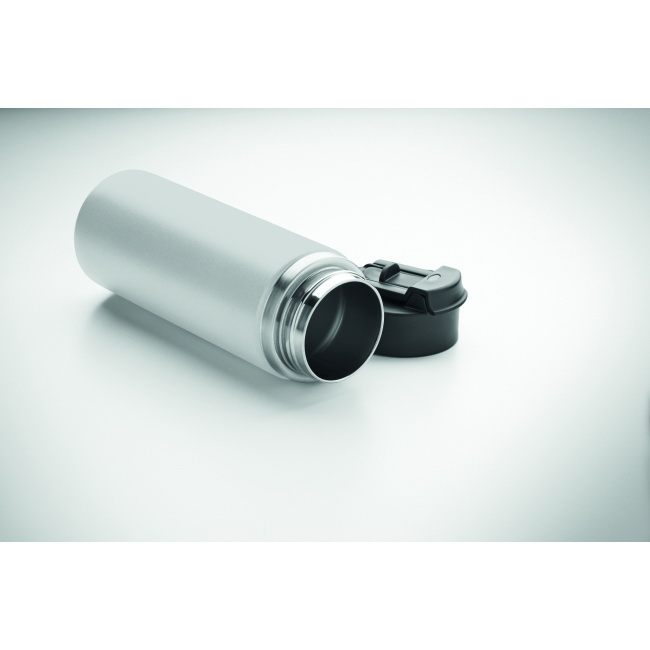 Biała butelka termiczna 500 ml Suma grip ze słomką