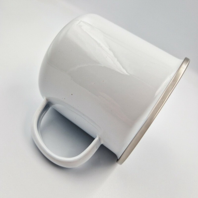 Biały kubek emaliowany 360 ml z nadrukiem logo