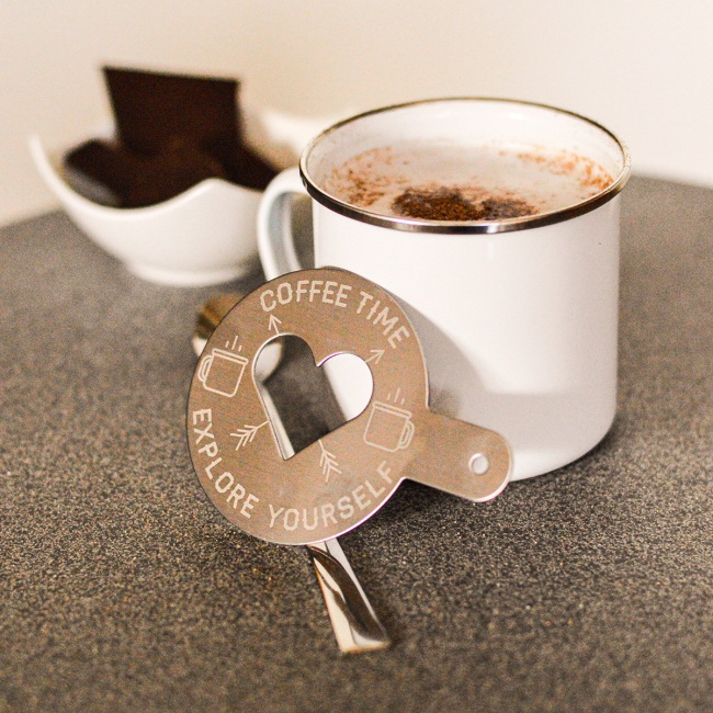 Biały kubek emaliowany Oldie 500 ml z nadrukiem