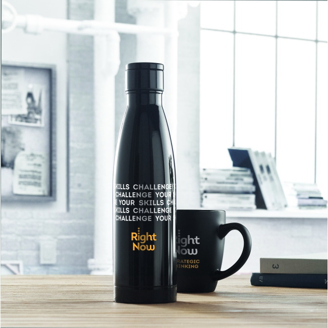 Czarna stalowa butelka 500 ml z termometrem LED