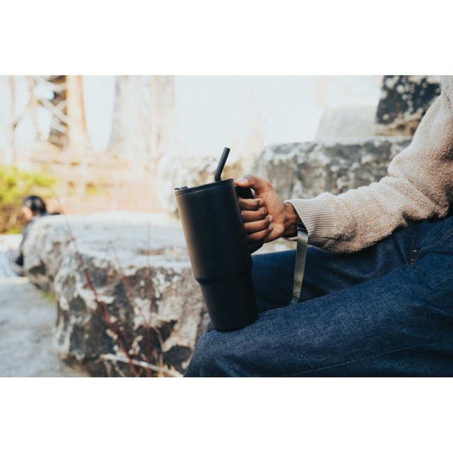 Czarny kubek termiczny 900 ml z uchwytem ze stali 18/8