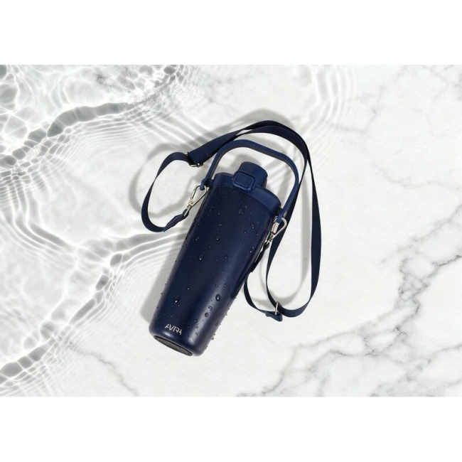 Granatowy kubek termiczny 600 ml z uchwytem i paskiem