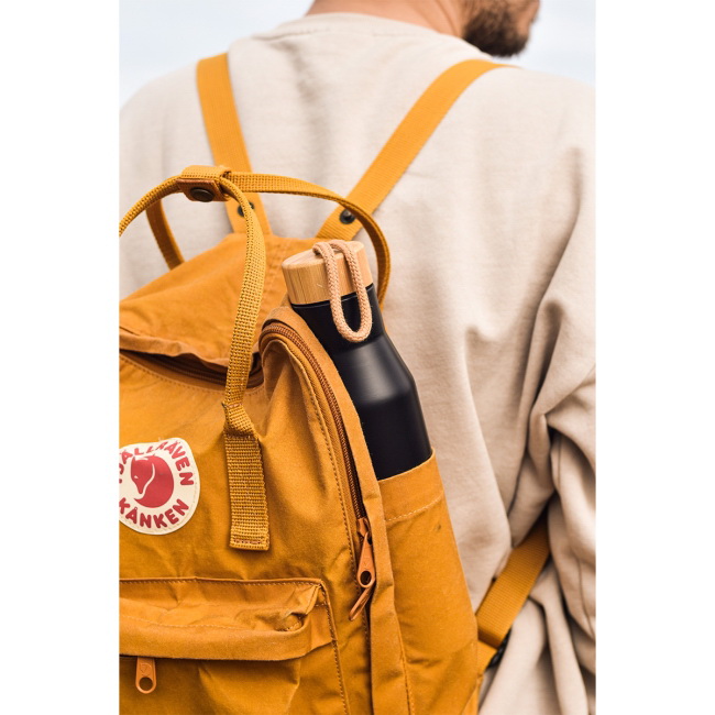 Lavotto 500 ml – czarna butelka termiczna, bambus