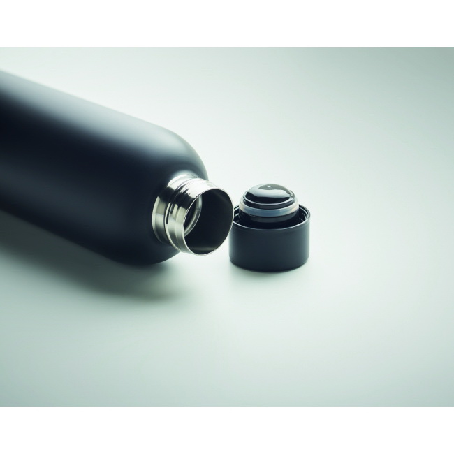 Stal z recyklingu – butelka termiczna 500 ml czarna