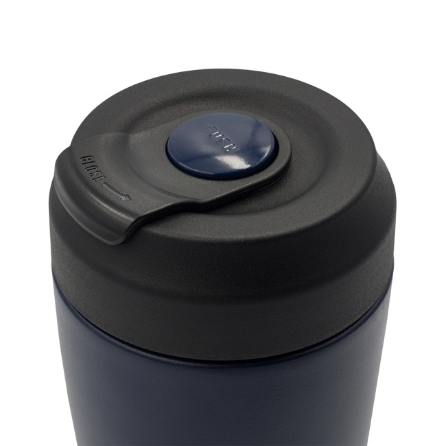 Viko 380 ml – granatowy kubek termiczny ze smyczką